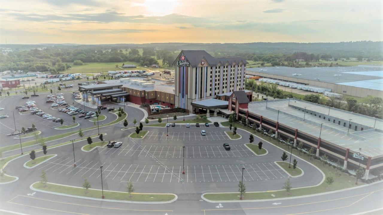 Cherokee Casino Hotel Roland Exterior foto