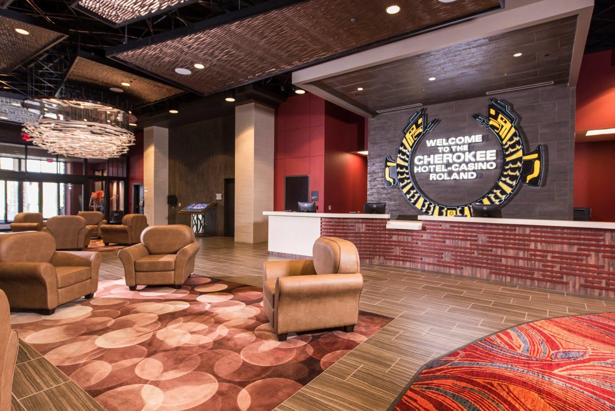 Cherokee Casino Hotel Roland Exterior foto